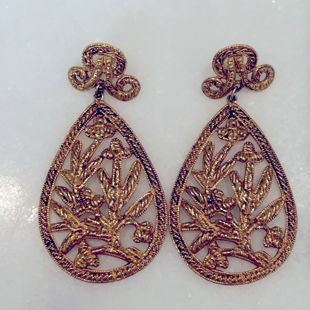 Carol Dauplaise Vintage Gold Post Ornate Dangle/Drop Earrings